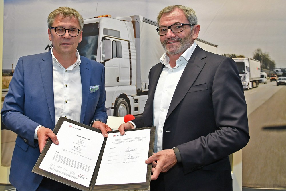 Spoločnosti DB Schenker, MAN a Hochschule Fresenius dostane prostriedky od nemeckého ministerstva dopravy na projekt tzv. Platooningu