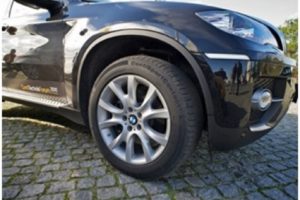 Pneumatiky Ultra-High-Performance: špičková konstrukce pro sportovní osobní vozidla a SUV