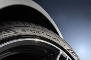 Záber, ovládateľnosť i presné vedenie vozidla: Dunlop Sport Maxx RT2