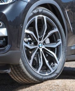 Dve produktové rady prémiových pneumatík Bridgestone boli vybrané pre prvovýbavu BMW X3