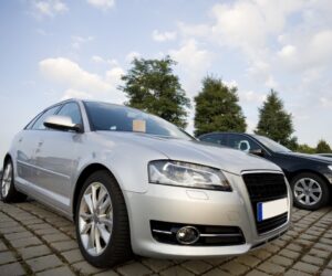 Kupujúci dovezených vozidiel na Slovensku čelia dvojitému riziku kvôli stočeným kilometrom