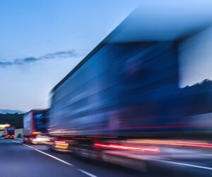 Obmedzenie rýchlosti pre nákladné vozidlá na 85 km/h. Má to zmysel?
