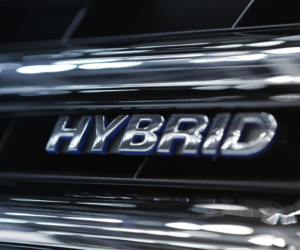 Prečo sa oleje pre hybridné vozidlá líšia od štandardných olejov?