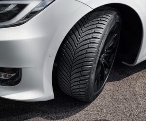 Hankook představuje novou celoroční pneumatiku pro elektromobily iON FlexClimate