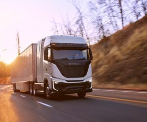 Společnost ZF představuje systémy OnGuardMAX a OnSideALERT v elektrickém nákladním automobilu Nikola s vodíkovými palivovými články