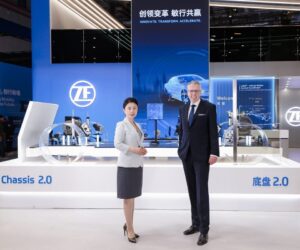 ZF na Auto Shanghai představuje propojený podvozek a prodlužovač dojezdu pro elektrické pohony