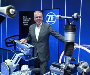ZF představuje technologie pro softwarově definované podvozky a pro elektromobilitu na veletrhu IAA Mobility 2025