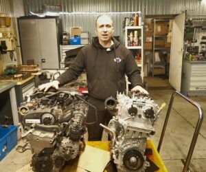 Čína vs. Německo. Známý automechanik rozebírá dva motory a vyvozuje nepříjemné závěry